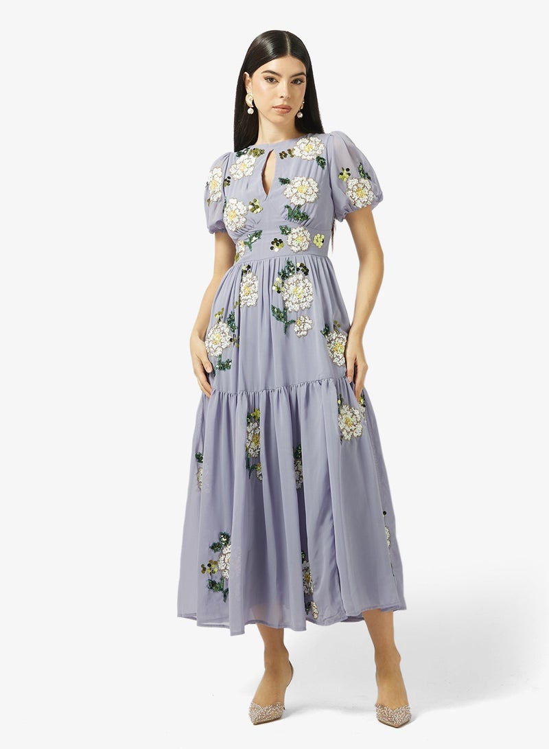 مايا فستان ماكسي بأكمام منفوشة وزخارف زهور متباينة - Image 4