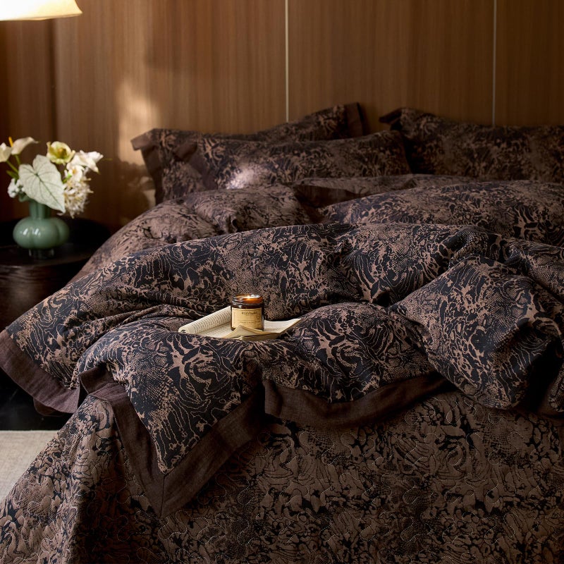 mixinni Duvet Cover Set Queen, Vintage Opulence Yarn-Dyed Jacquard Double-Layer Cotton Comforter Cover with Wide Corner Design, Retro Art Pattern Bedding Set with 2 Pillowcases for Men & Women - Image 1