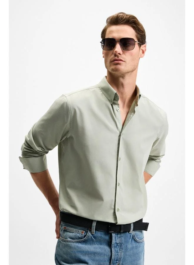 Grimelange RISTO Men's Button-Down Shirt with Fabric that Minimizes Ironing Need After Washing, Collar and Cuff, Green.