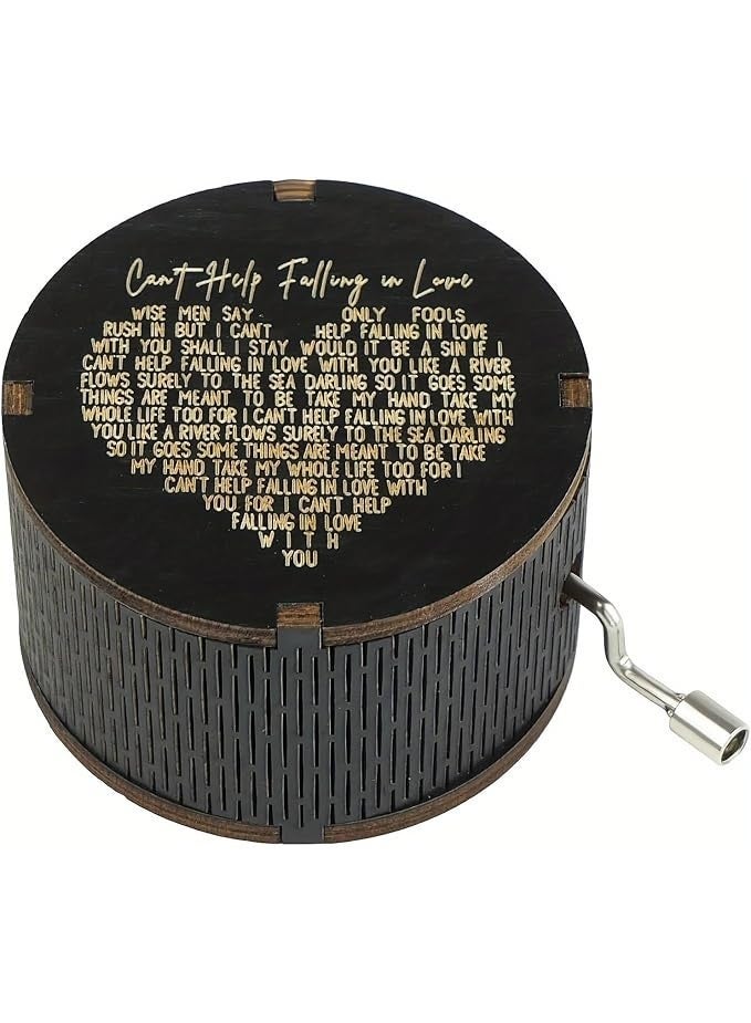 متجر ماى سوق :صندوق موسيقى خشبي كلاسيكي بكرنك يدوي - محفور بعبارة "Can't Help Falling in Love" على شكل قلب - أسود - Image 1