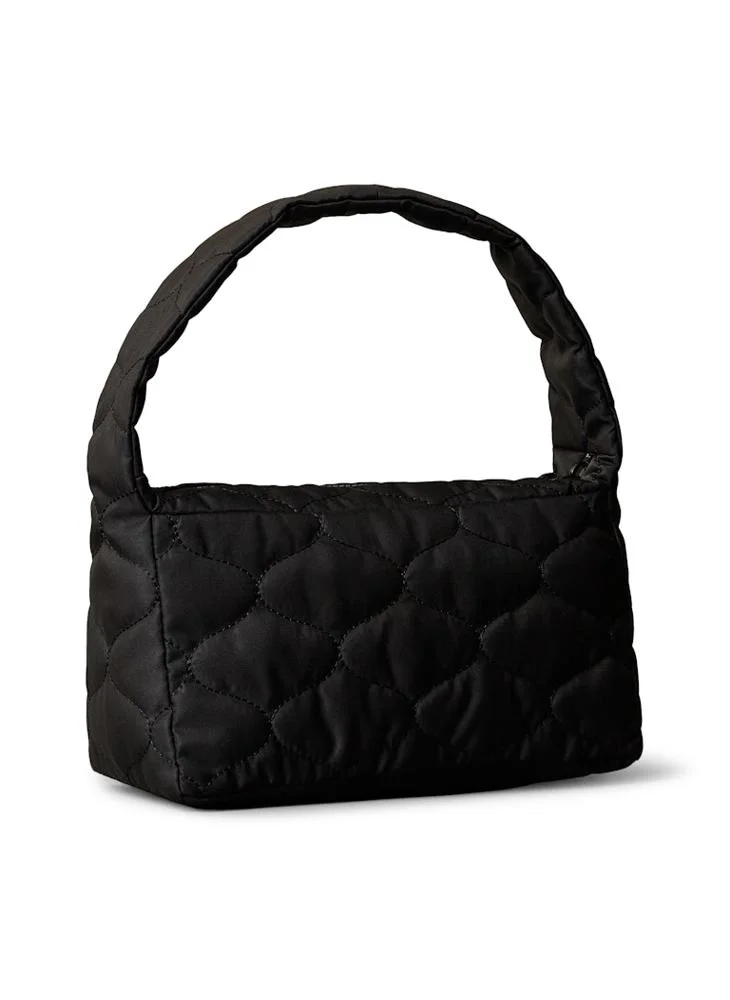 كالفن كلاين جينز حقيبة كتف مبطنة بشعار الشباب