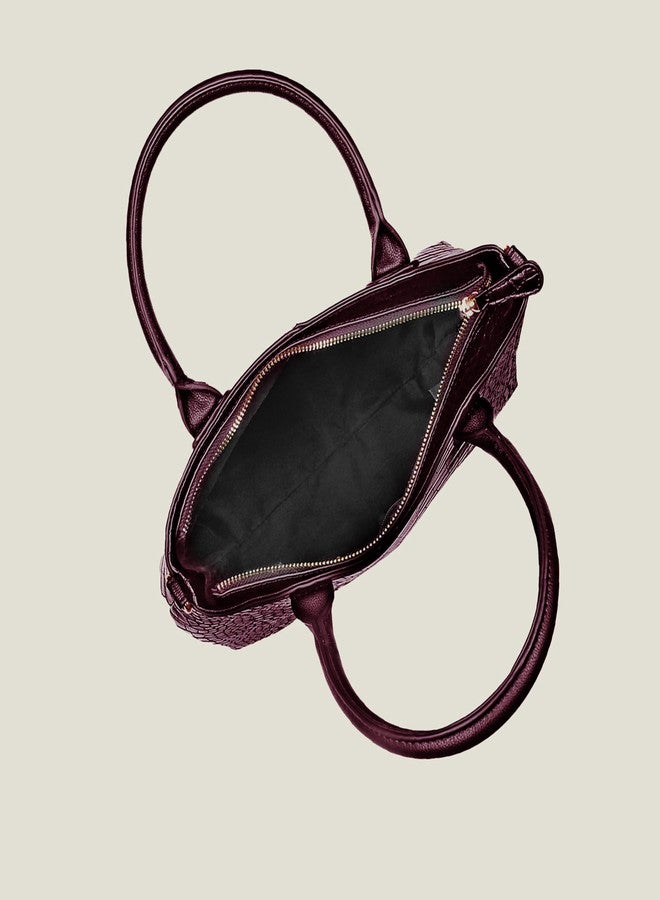 أكسيسورايز حقيبة يد نسائية من أكسسورايز لندن، لونها عنابي، مصنوعة من جلد التمساح الصناعي - Image 3