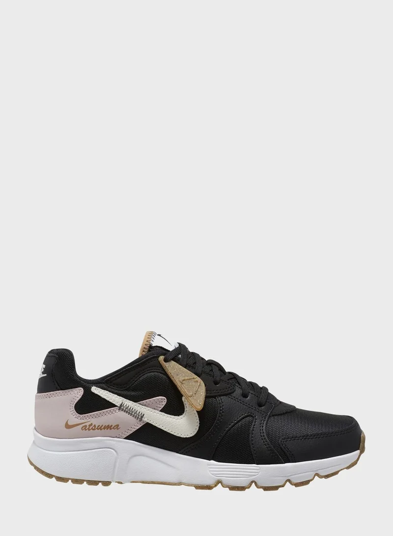 Nike Atsuma