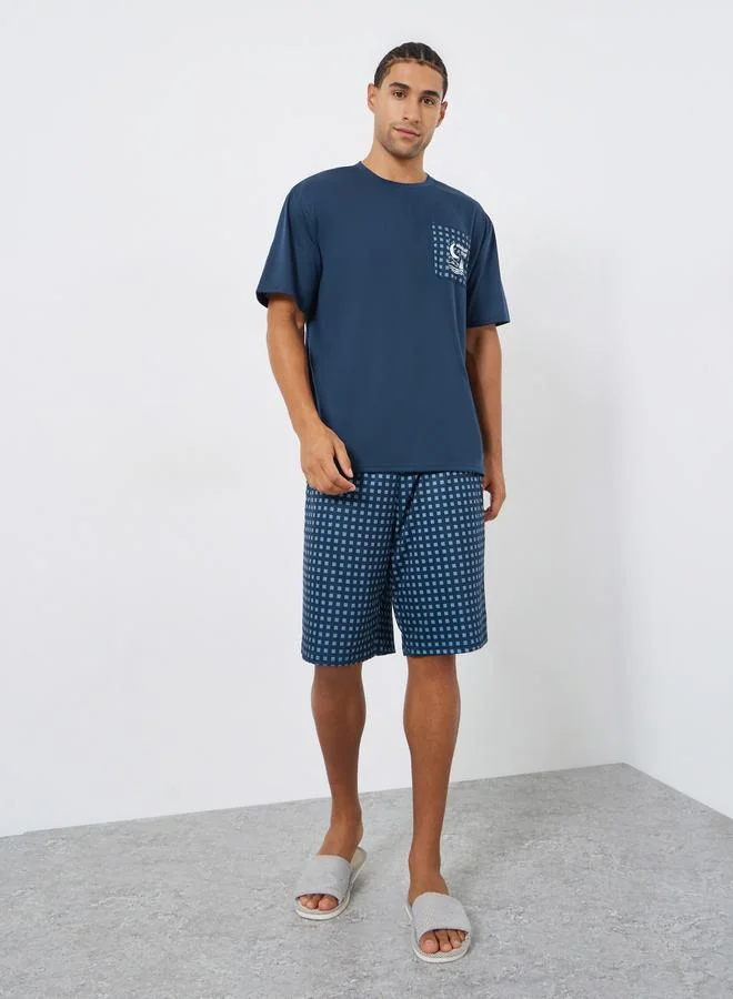 ستايلي مجموعة من شورت وتيشيرت بقصة مريحة