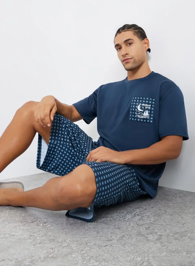 ستايلي مجموعة من شورت وتيشيرت بقصة مريحة