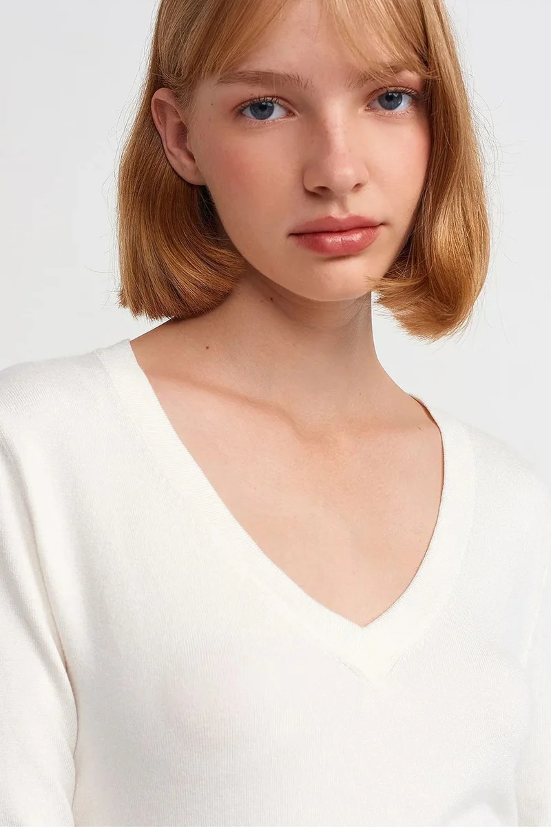 Dilvin White DILVIN Women's V-Neck Knit Sweater With Side Slit for Women | Best Price UAE
