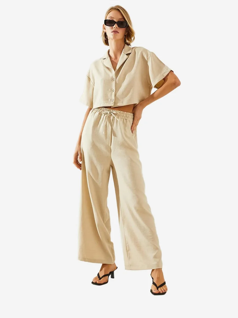 بيانكو لوتشي طقم بلوزة قصيرة بأزرار وبنطلون واسع الساق