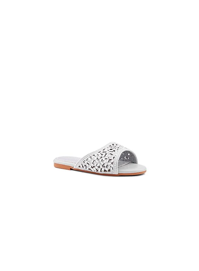 أيقون Simple, clean design with comfortable footbed for everyday use.