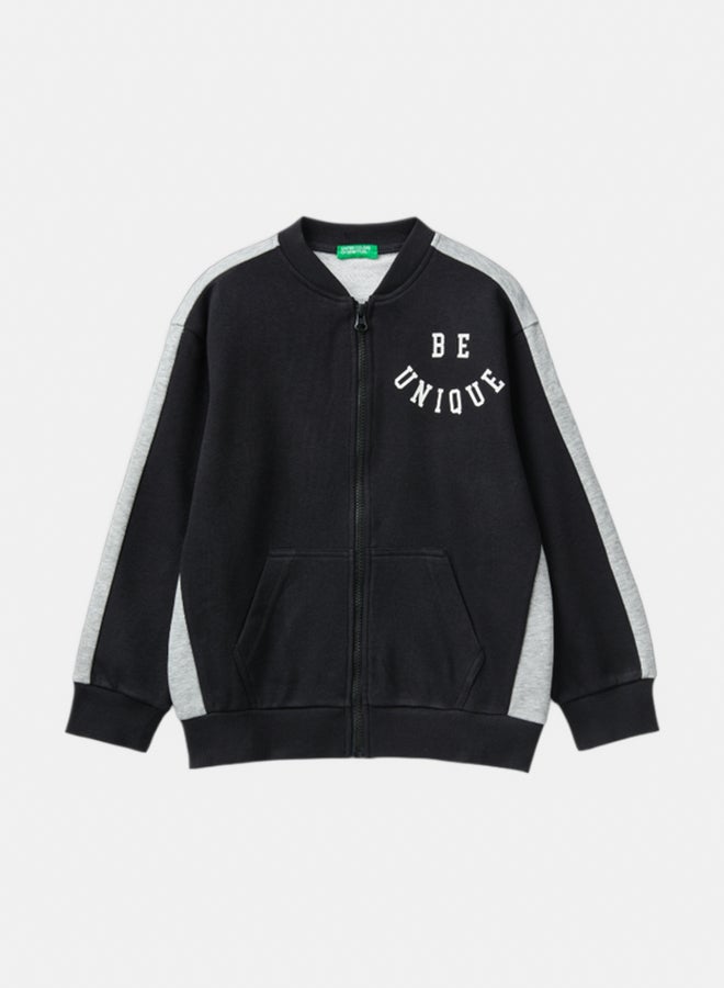 بينيتون سويتر أولاد بسحاب وطبعة شعار - Image 1