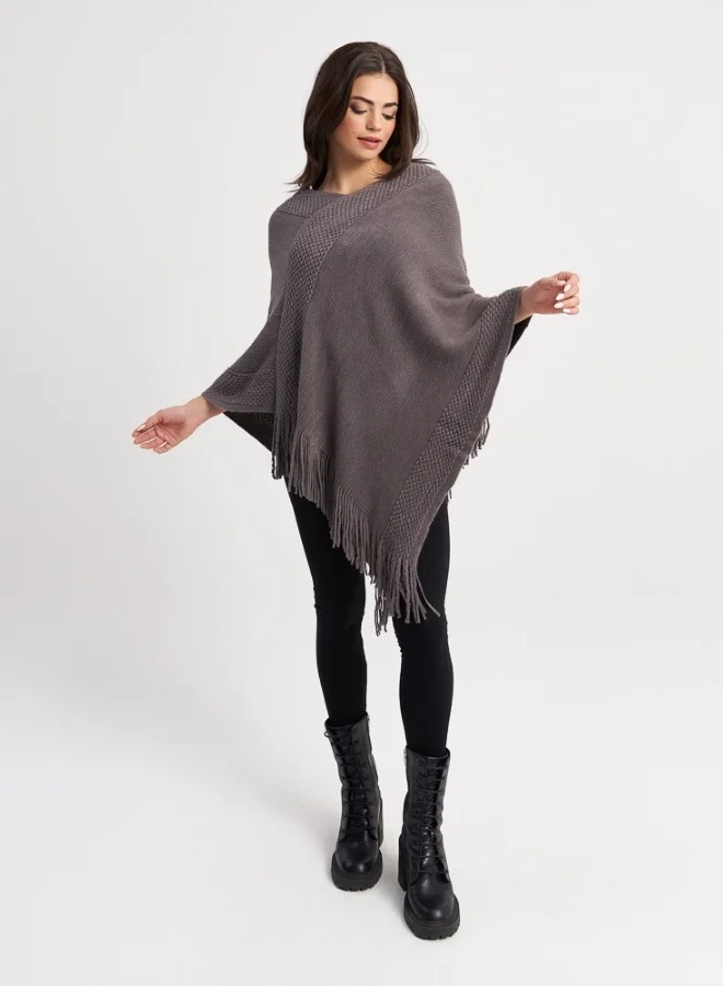 هايليز Elegant Knitted Gray Poncho with Fringes - Warm and Stylish
