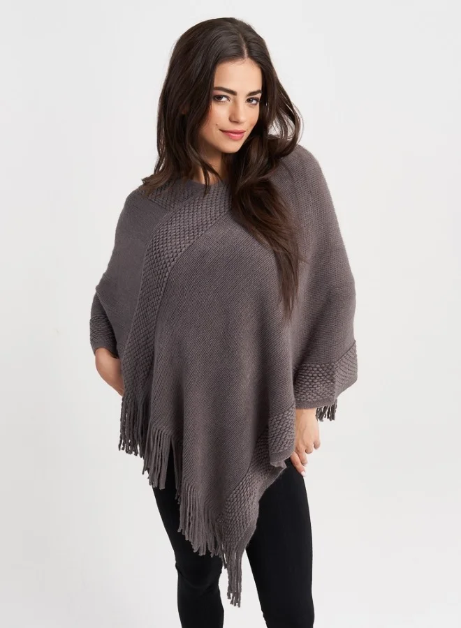 هايليز Elegant Knitted Gray Poncho with Fringes - Warm and Stylish