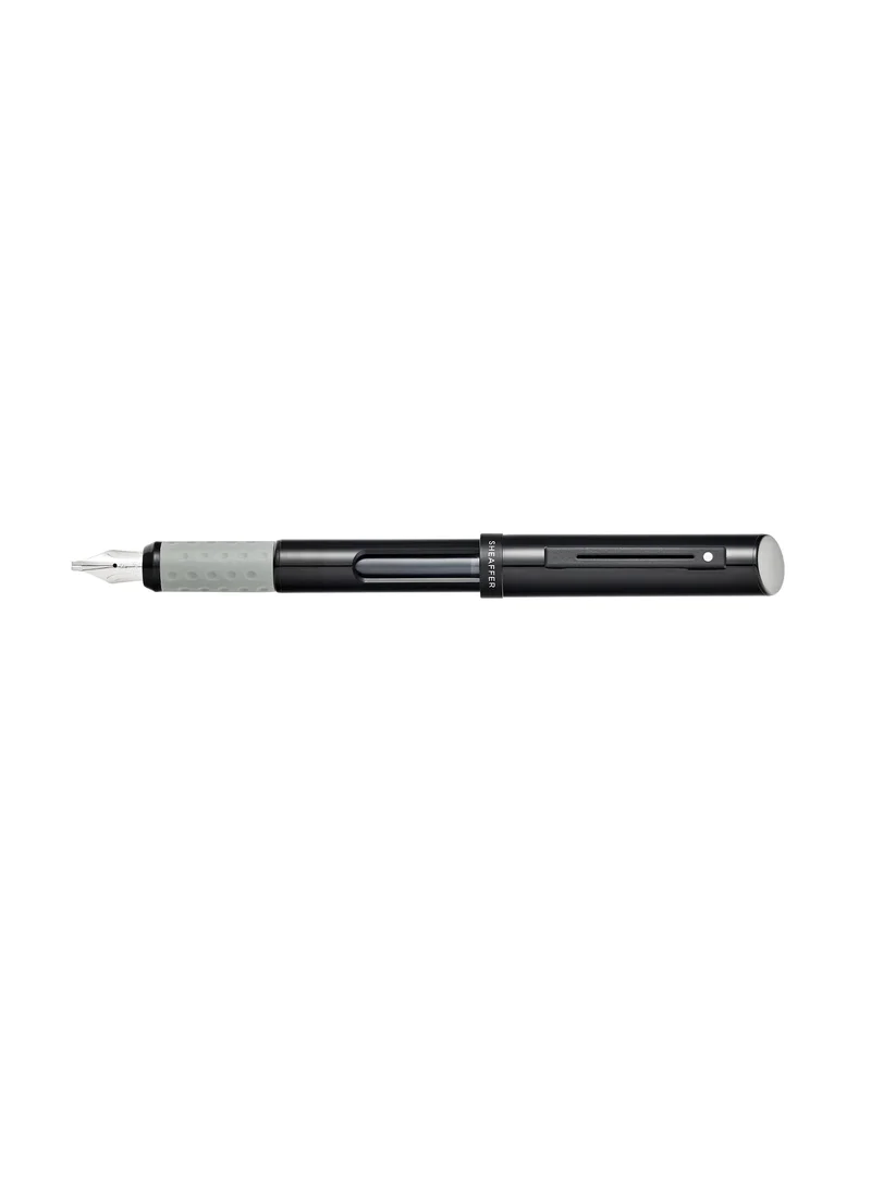 شيفر قلم حبر Sheaffer® Calligraphy Matte Black Fountain مع غطاء أسود وحافة سوداء غير لامعة في Hangsell - ناعم