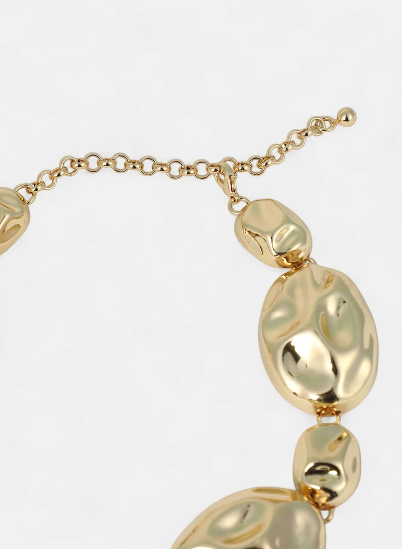 SOHI SOHI Women The Chunky Dented-Pierre Collar Necklace | California  Colour | One-Size | Metallic Alloy Material | Lobster Clasp Closure | Necklace For Casual & Evening Wear