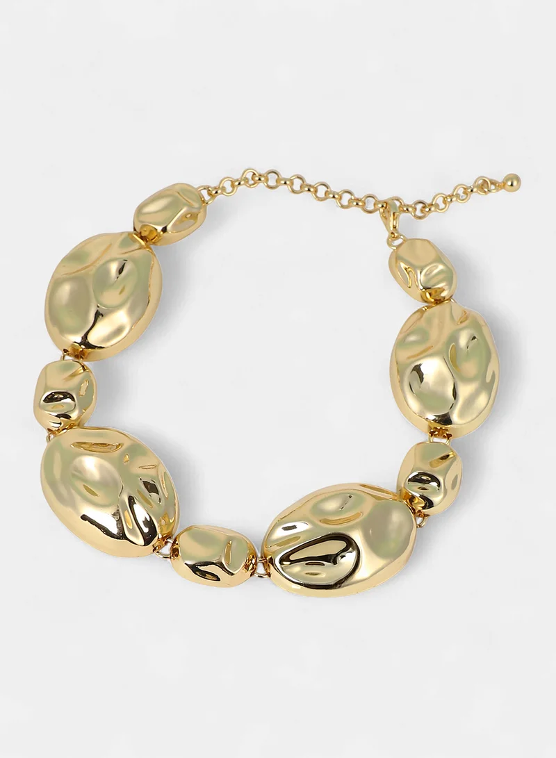 SOHI SOHI Women The Chunky Dented-Pierre Collar Necklace | California  Colour | One-Size | Metallic Alloy Material | Lobster Clasp Closure | Necklace For Casual & Evening Wear