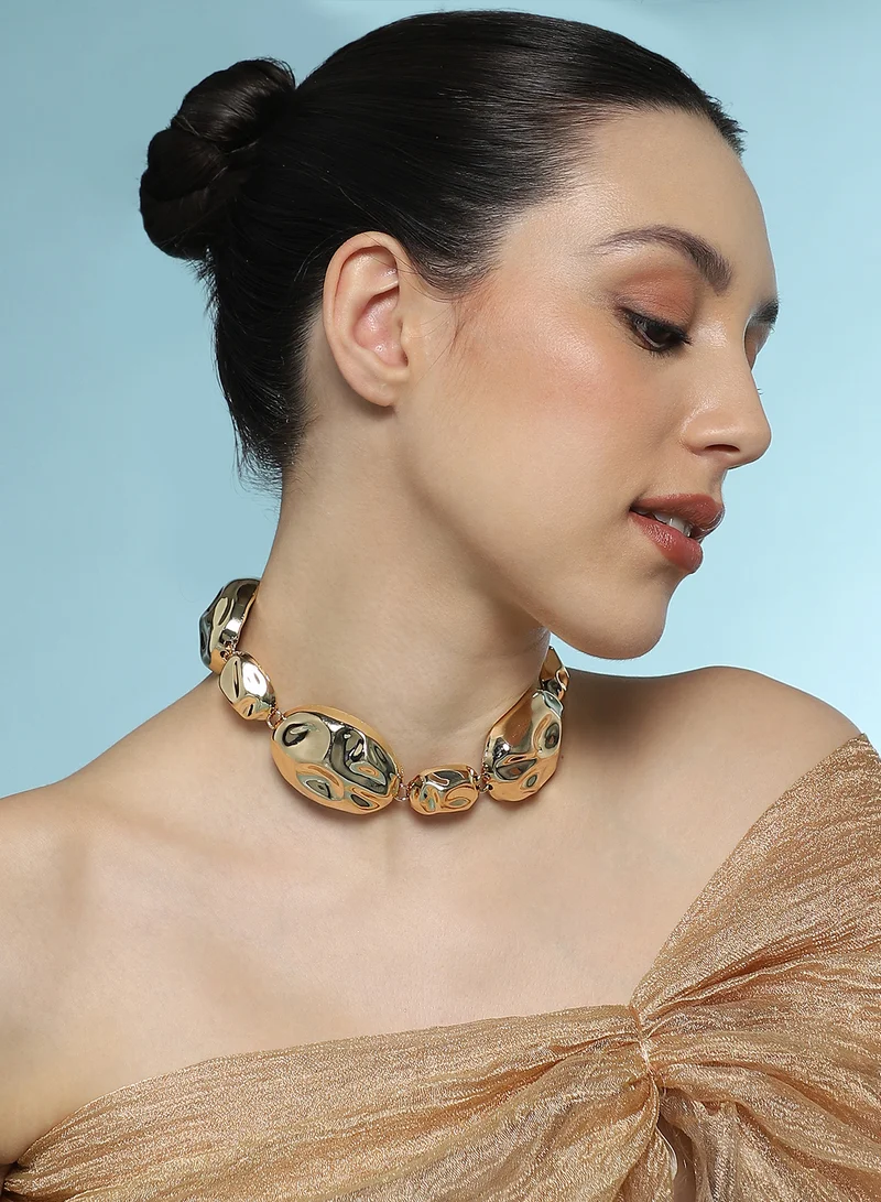 SOHI SOHI Women The Chunky Dented-Pierre Collar Necklace | California  Colour | One-Size | Metallic Alloy Material | Lobster Clasp Closure | Necklace For Casual & Evening Wear