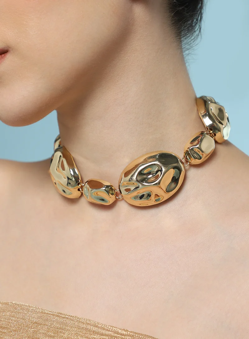 SOHI SOHI Women The Chunky Dented-Pierre Collar Necklace | California  Colour | One-Size | Metallic Alloy Material | Lobster Clasp Closure | Necklace For Casual & Evening Wear
