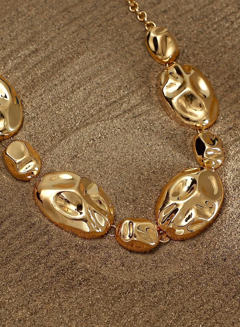 SOHI SOHI Women The Chunky Dented-Pierre Collar Necklace | California  Colour | One-Size | Metallic Alloy Material | Lobster Clasp Closure | Necklace For Casual & Evening Wear
