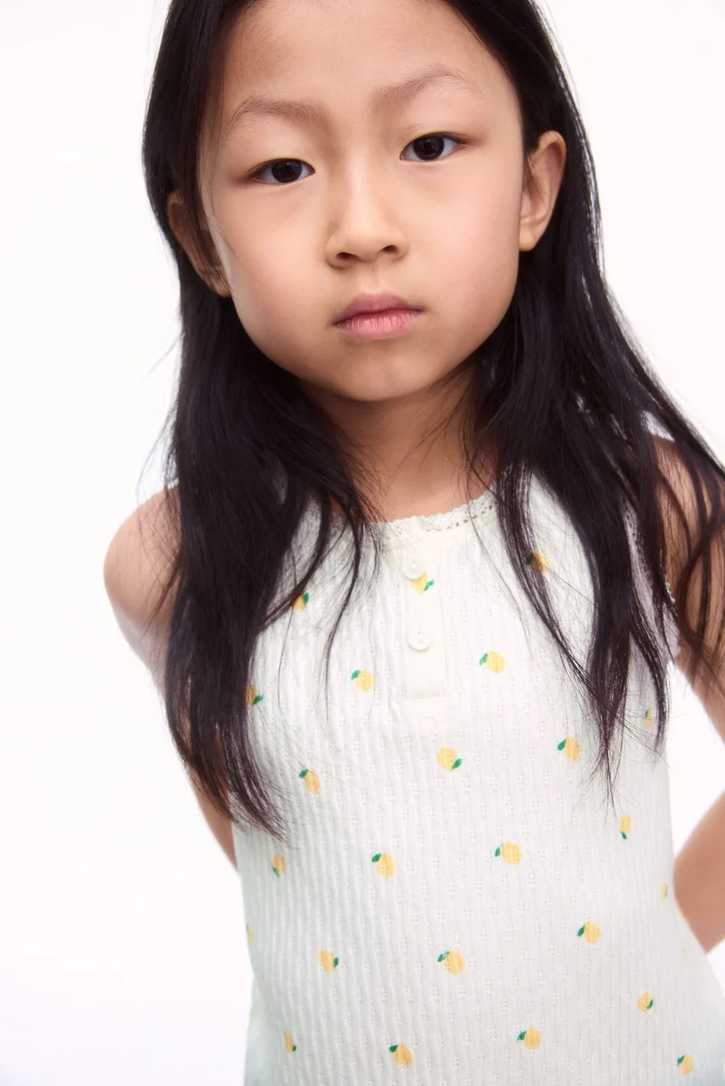 اتش اند ام بلوزة قطنية بنقشة نقطية