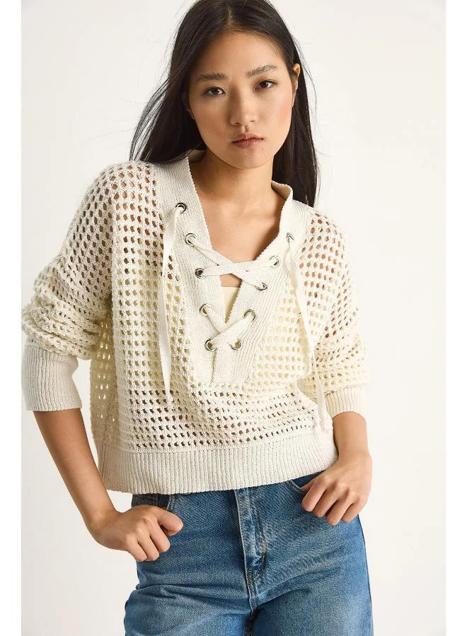 جينجر Lace Tie Up Detail Openwork Top