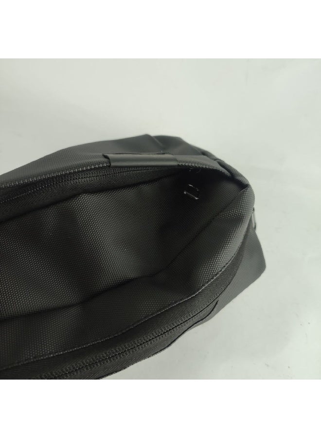 شنطة يد رجالي خامة عالية الجودة بتصميم عملي تتسع لجميع الأغراض - Image 3