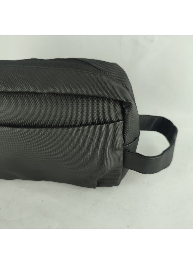 شنطة يد رجالي خامة عالية الجودة بتصميم عملي تتسع لجميع الأغراض - Image 2