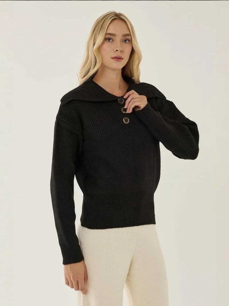 زوبعة كنزة بياقة شال وأزرار