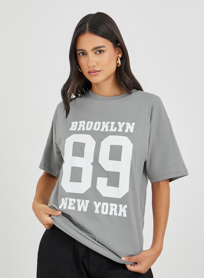 Styli Styli Brooklyn 89 Slogan Print Short Sleeve Oversized T-Shirt - Image 1