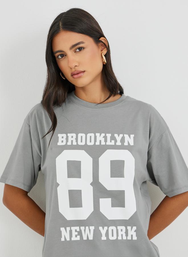 Styli Styli Brooklyn 89 Slogan Print Short Sleeve Oversized T-Shirt - Image 3