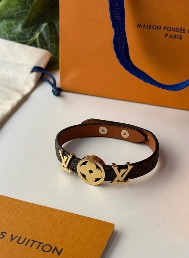 New and elegant women's bracelets