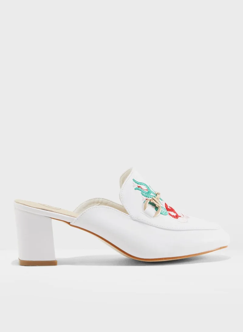 Coco Akma Flower Embroidered Pump
