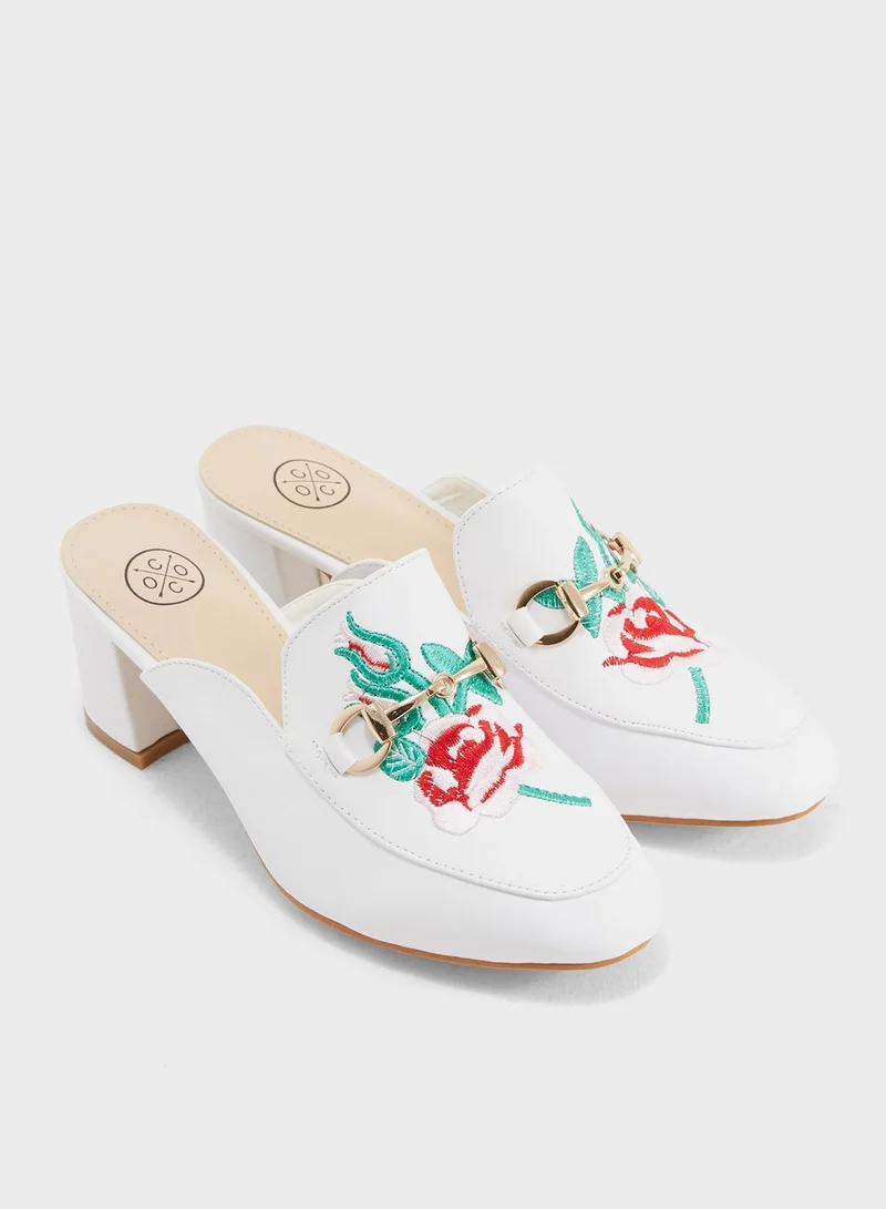Coco Akma Flower Embroidered Pump