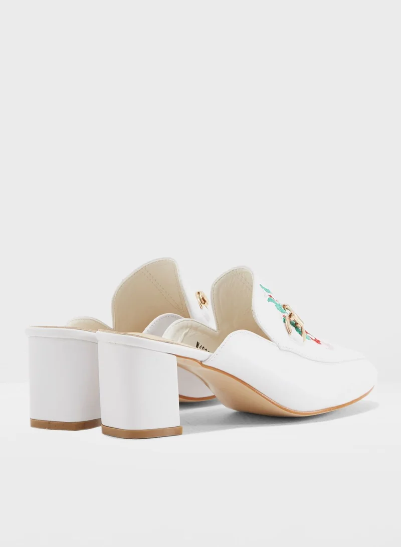 Coco Akma Flower Embroidered Pump