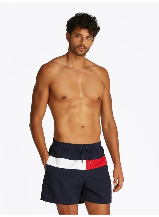 تومي هيلفيغر شورت متوسط برباط وشعار