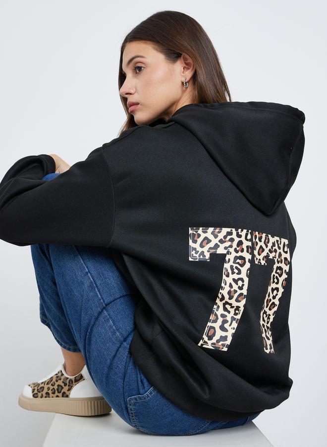 تايك تو هودي فضفاض بطبعة جرافيك - Image 1