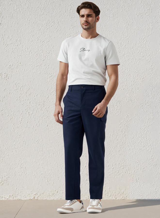 ايكونيك تيشيرت رجالي عصري بقصة ضيقة وياقة دائرية وأكمام قصيرة وطبعة - Image 2