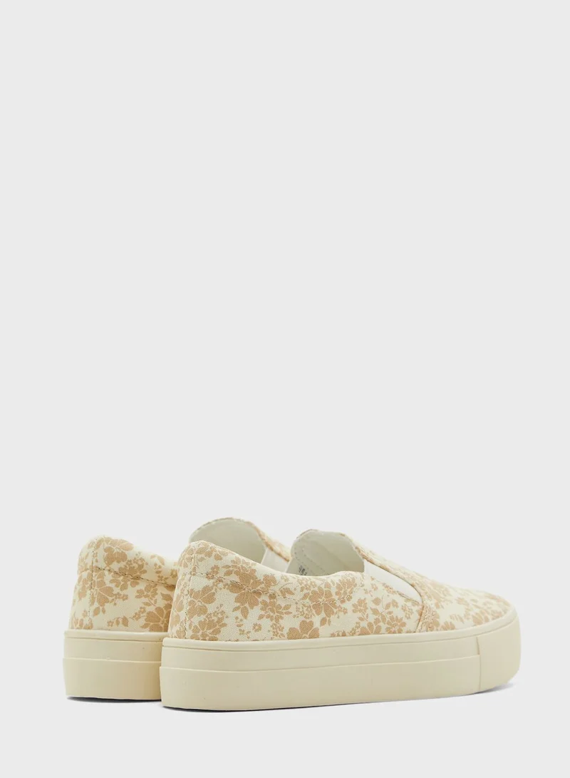 American Eagle Casual Slip On Sneakers