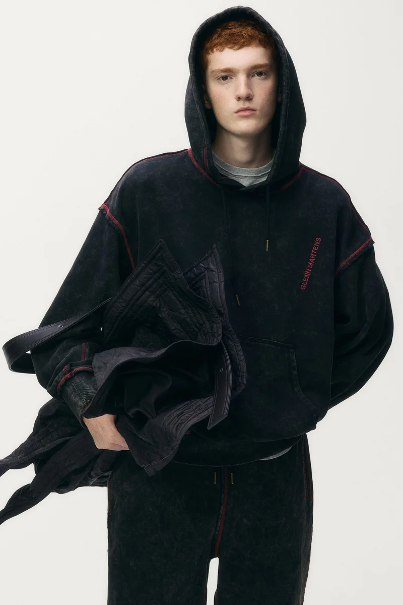 اتش اند ام هودي مزين بطبعة