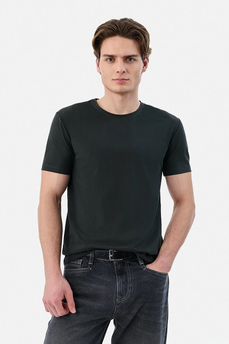 SNITCH Black Solid Half Sleeve Regular Fit T-Shirt