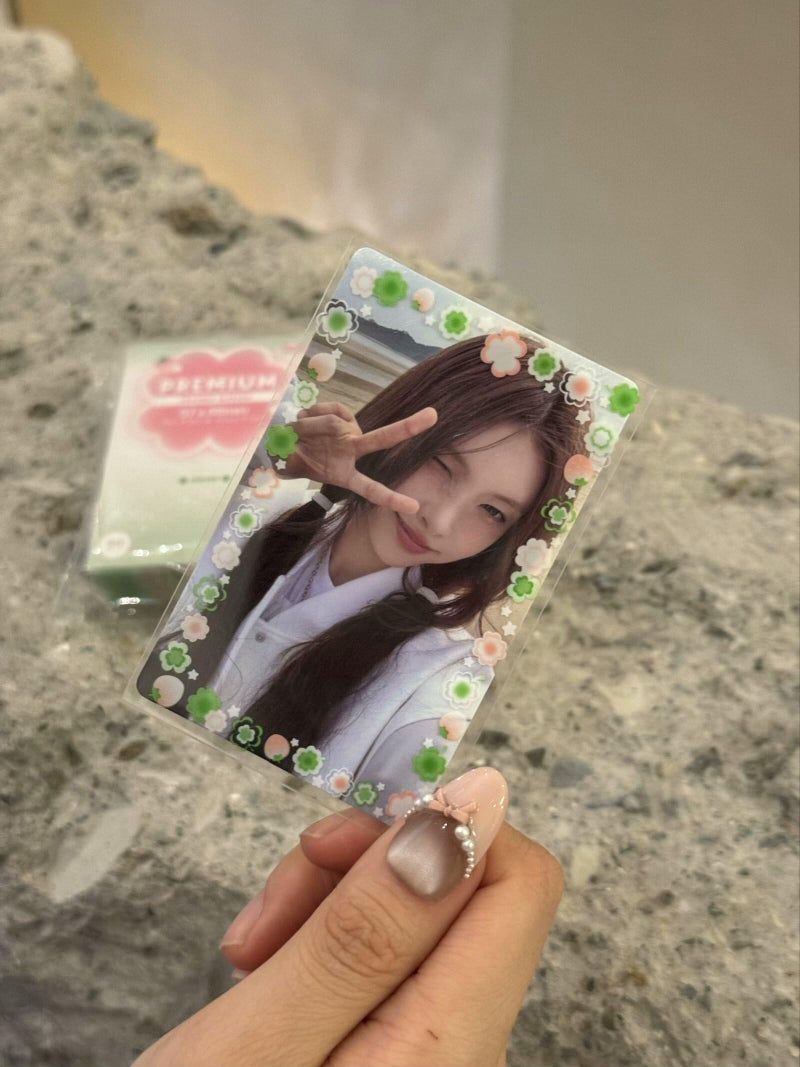 Mandu Deco Four Leaf Clover Frame Sleeve, Polypropylene Card Protector for Kpop Album Photocards, PVC Free and Acid Free, 50 Sleeves Per Pack (57x88mm) - Image 4