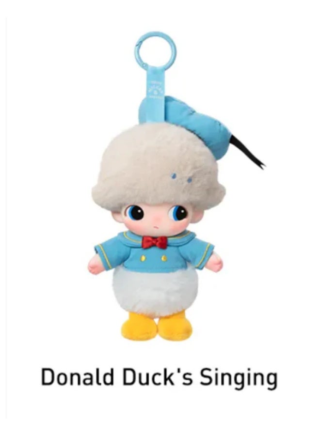 🎵 سلسلة مفاتيح ديمو – Donald Duck’s Singing   تصميم مميز مستوحى من دونالد داك، بقبعته الزرقاء وملابسه البحرية الكلاسيكية!   🧸 دمية قطيفة ناعمة بلمسات فنية لطيفة، مع فيونكة حمراء وألوان زاهية (أزرق، أبيض، أصفر).   ✨ مثالية كإكسسوار لطيف للحقائب أو المفاتيح، وهدية رائعة لعشاق دونالد داك وشخصيات ديزني وديمو! - Image 1