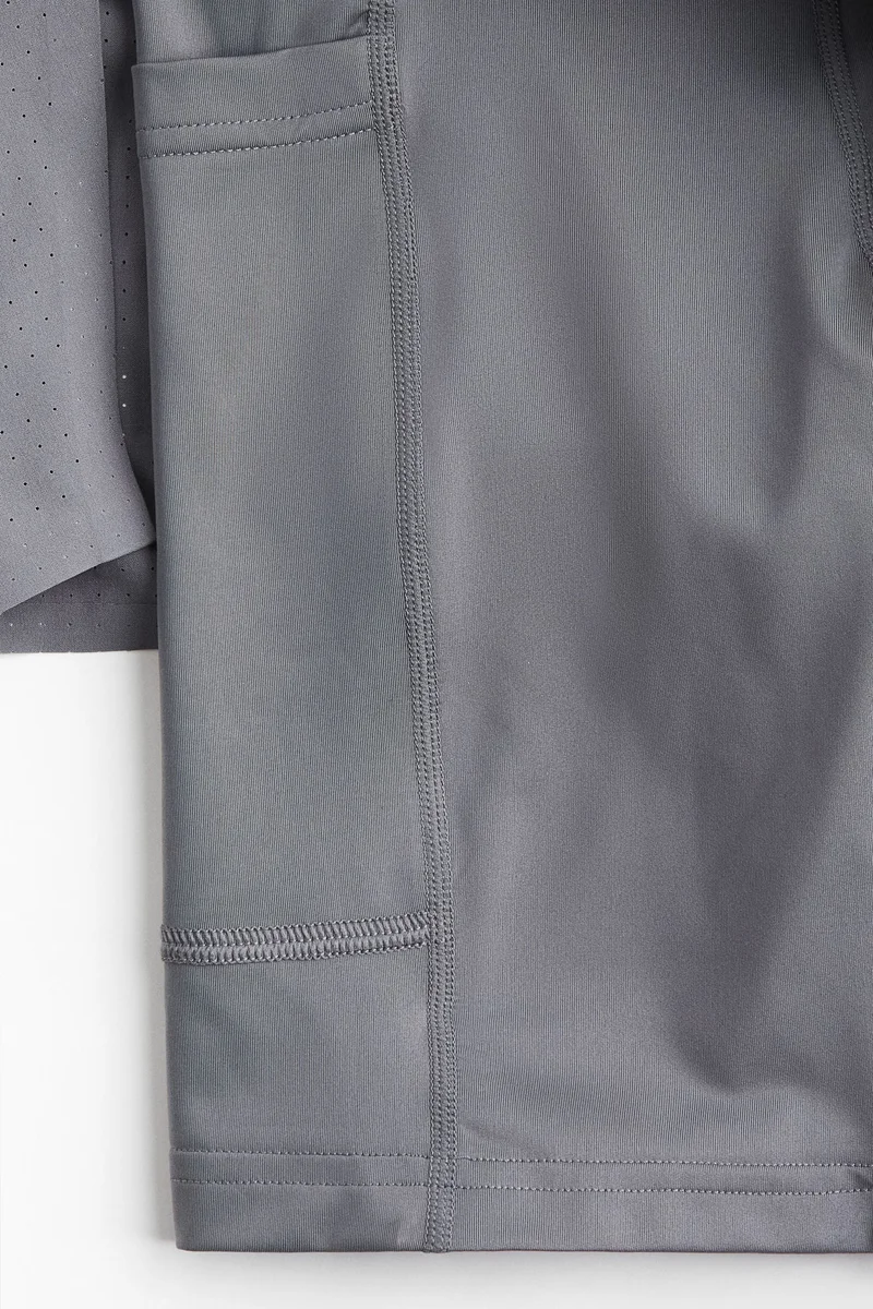 اتش اند ام Double-layered sports shorts with DryMove™