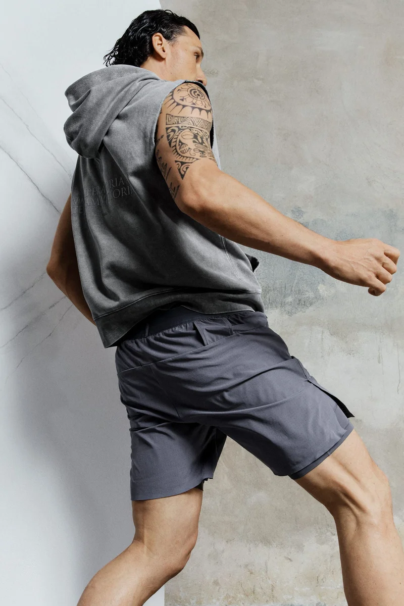 اتش اند ام Double-layered sports shorts with DryMove™
