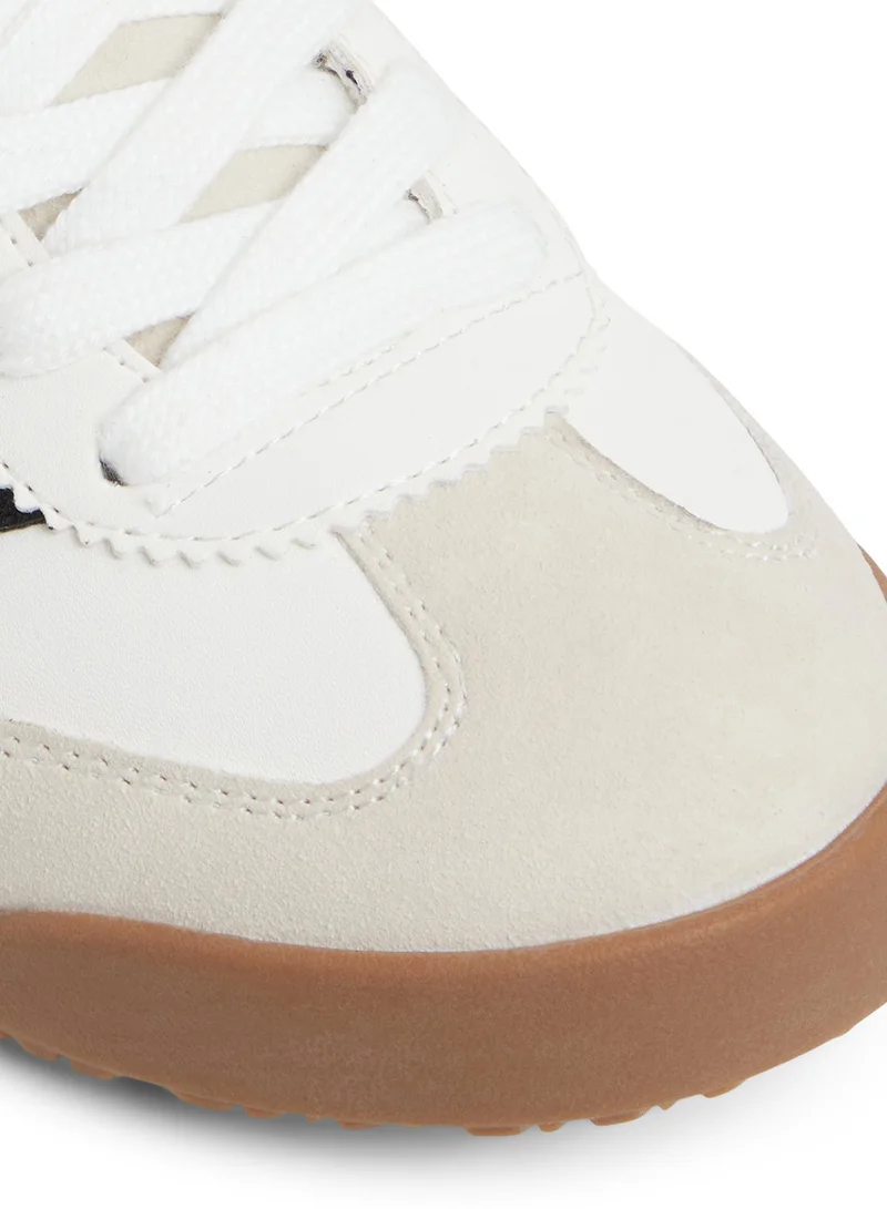 كول ات سبرنج Beaa Low Top Sneakers