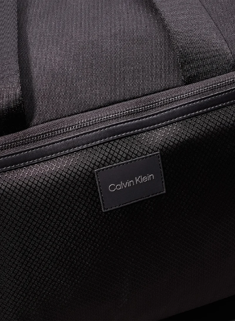 كالفن كلاين شنطة كبيرة لعطلات نهاية الأسبوع