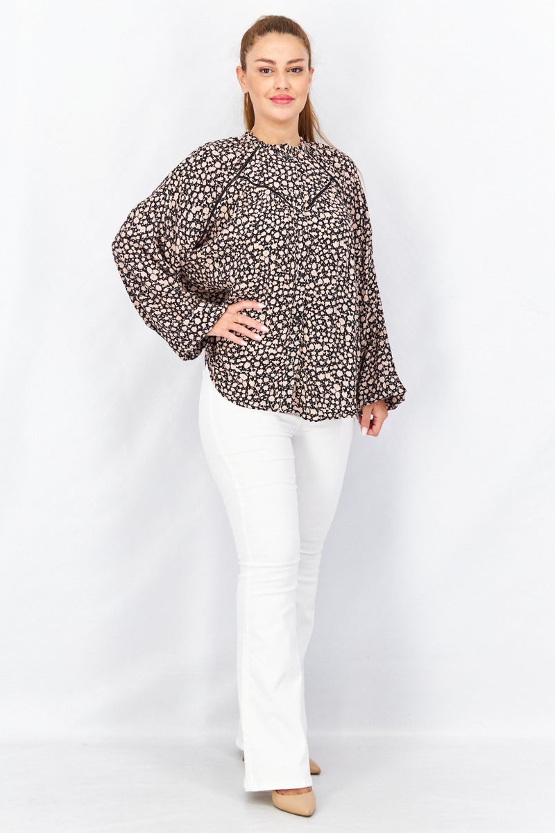 ESPRIT قميص نسائي بأكمام طويلة وياقة عالية، مطبوع بالكامل، أسود - Image 4