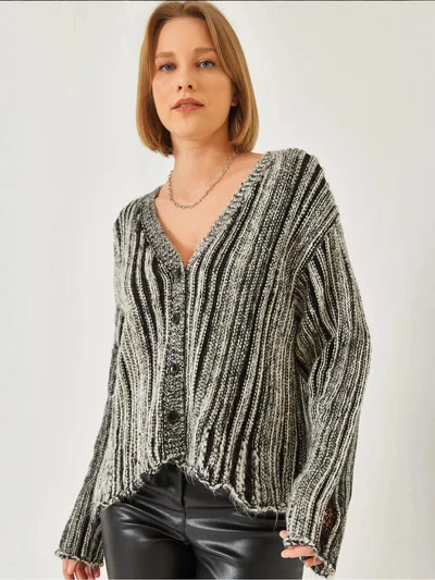 Bianco Lucci LUCCI Striped Ribbed Knit Cardigan with V-neck