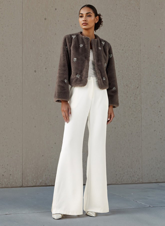 ايكونيك جاكيت فاخر فرو صناعي مزين - Image 2