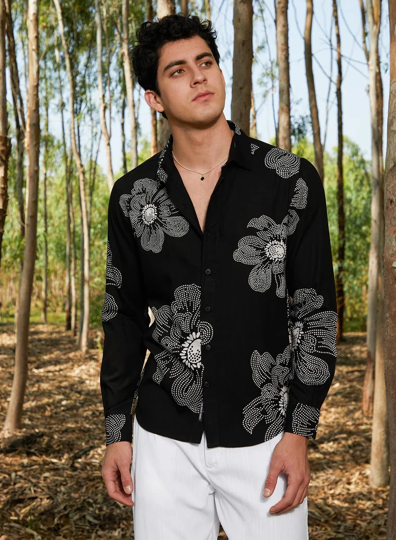 Campus Sutra Men's Obsidian Black Maxi-Flora Shirt For Casual Wear | Spread Collar | Long Cuffed Sleeves | Button Closure | Shirt Crafted With Comfort Fit For Everyday Wear