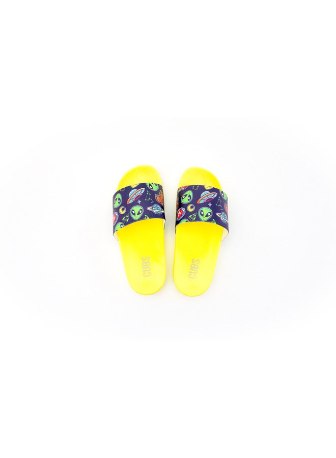 CUBS Aliens Print Everyday Wear Eco-Friendly Pvc Slides For Kids Lightweight Easy To Wash And Anti-Slip Soles - Image 3