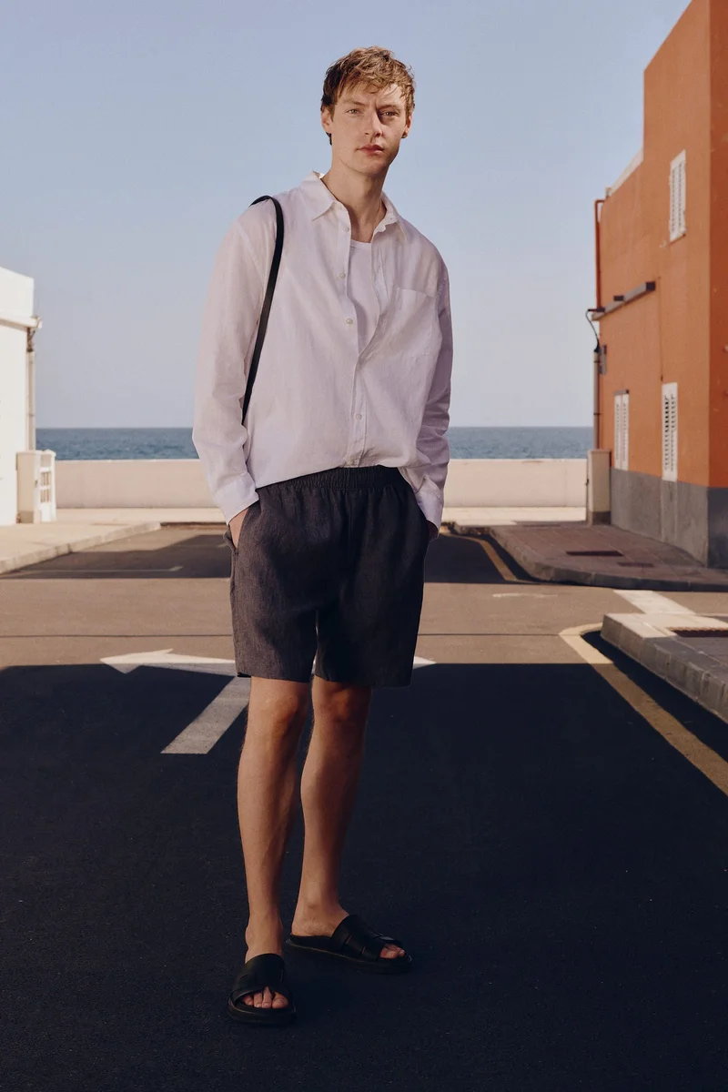 اتش اند ام شورت من الكتان بقصة عادية